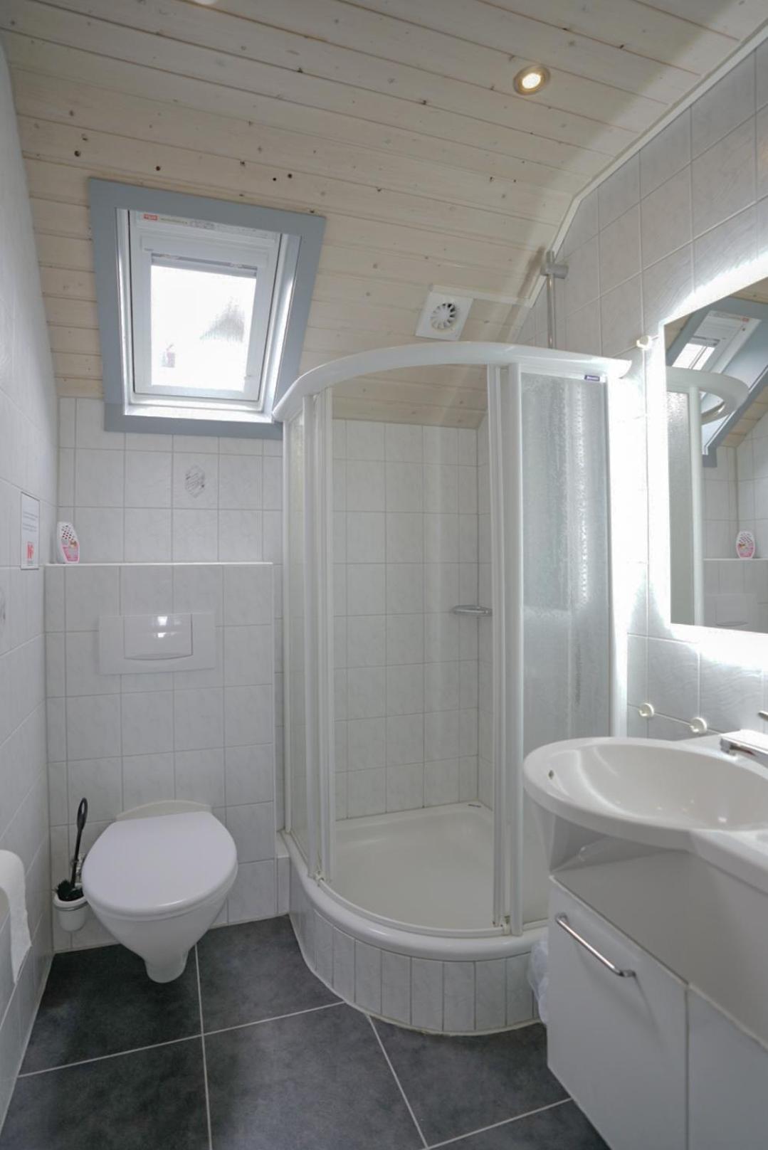 Ferienhaus "Gestiefelter Kater" Am See Im Bergland เคียร์ชไฮม์ ภายนอก รูปภาพ