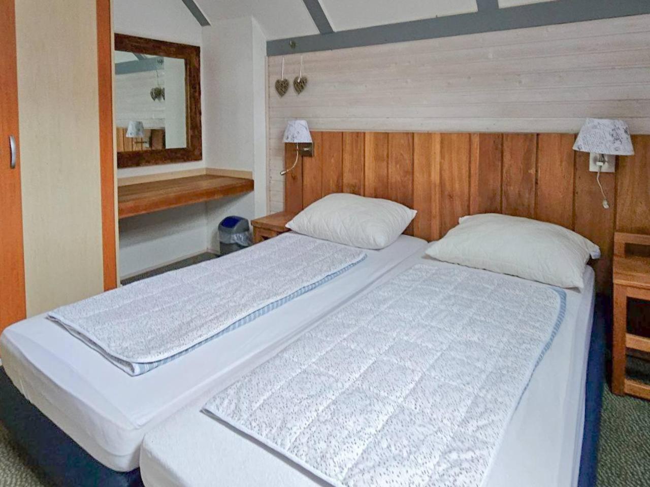 Ferienhaus "Gestiefelter Kater" Am See Im Bergland เคียร์ชไฮม์ ภายนอก รูปภาพ