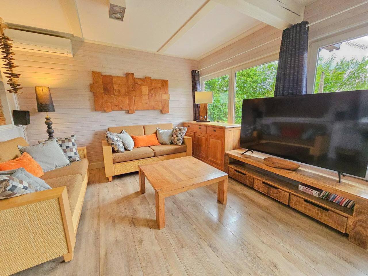 Ferienhaus "Gestiefelter Kater" Am See Im Bergland เคียร์ชไฮม์ ภายนอก รูปภาพ